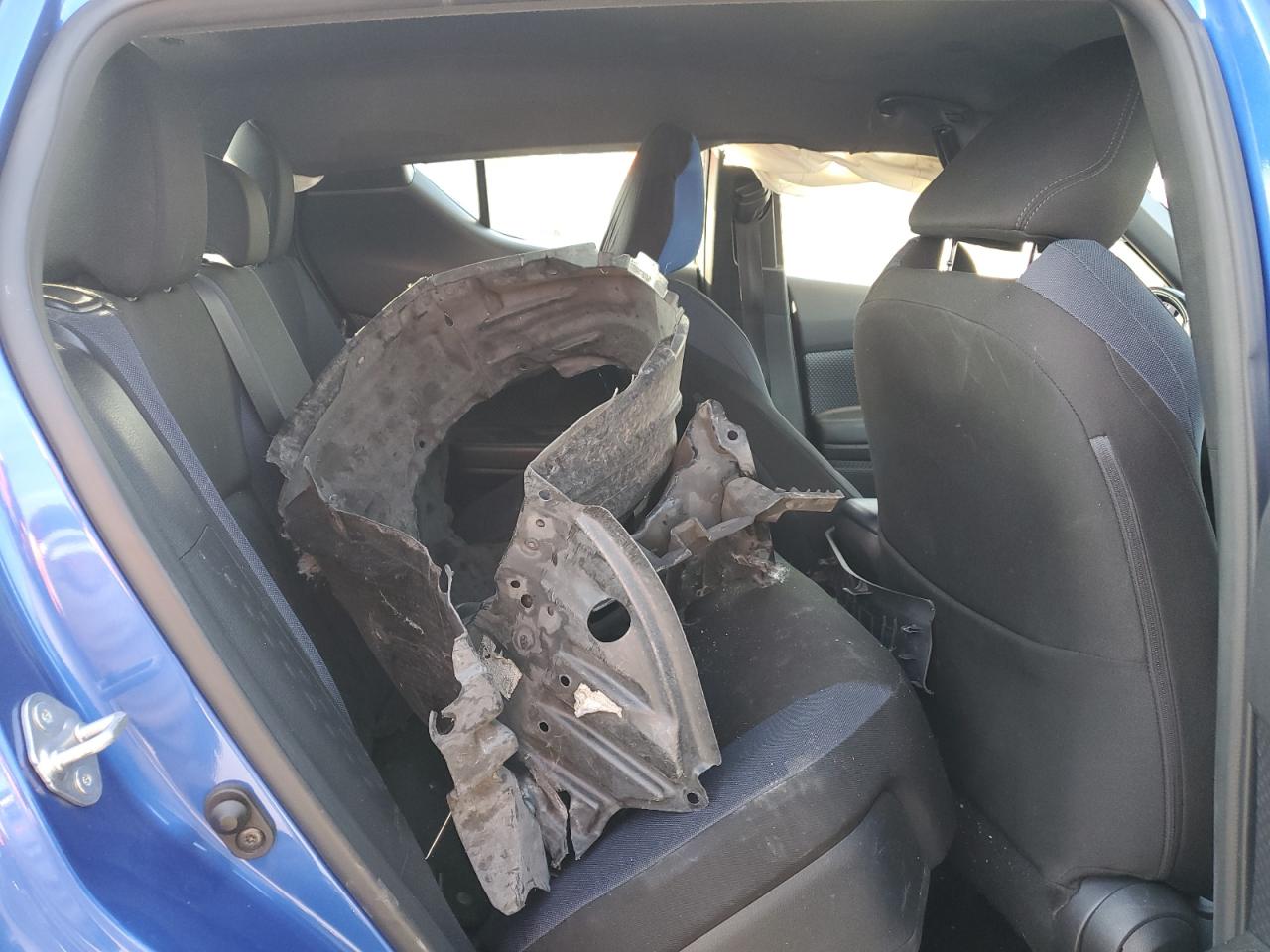 2020 Toyota C-HR VIN JTNKHMBX1L1067722 Copart auction photo, side damage thumbnail 11