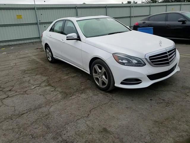 2016 Mercedes-Benz E-klasse VIN WDDHF8JB3GB200875 Copart auction photo, rear end damage thumbnail 10