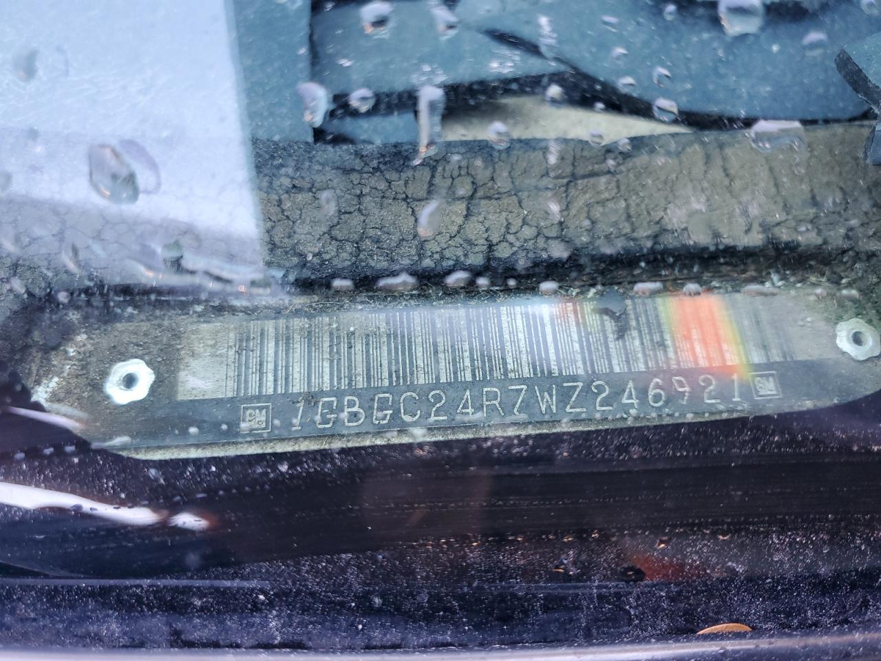 1998 Chevrolet GMT-400 VIN 1GBGC24R7WZ246921 Copart auction photo, side damage thumbnail 13