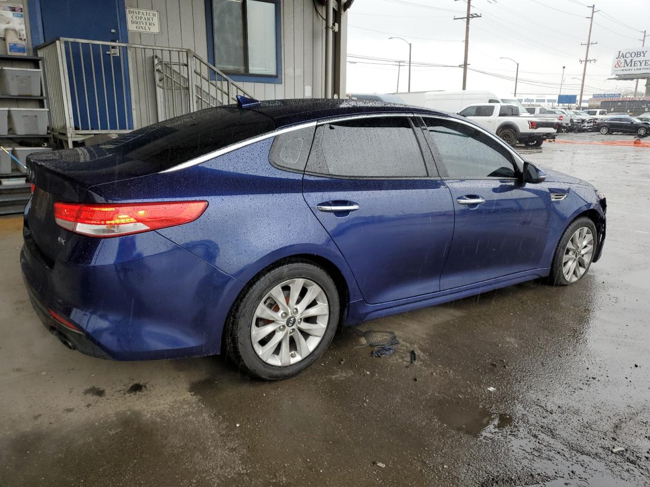 2018 KIA Optima VIN 5XXGU4L33JG181532 Copart auction photo, front end damage thumbnail 3