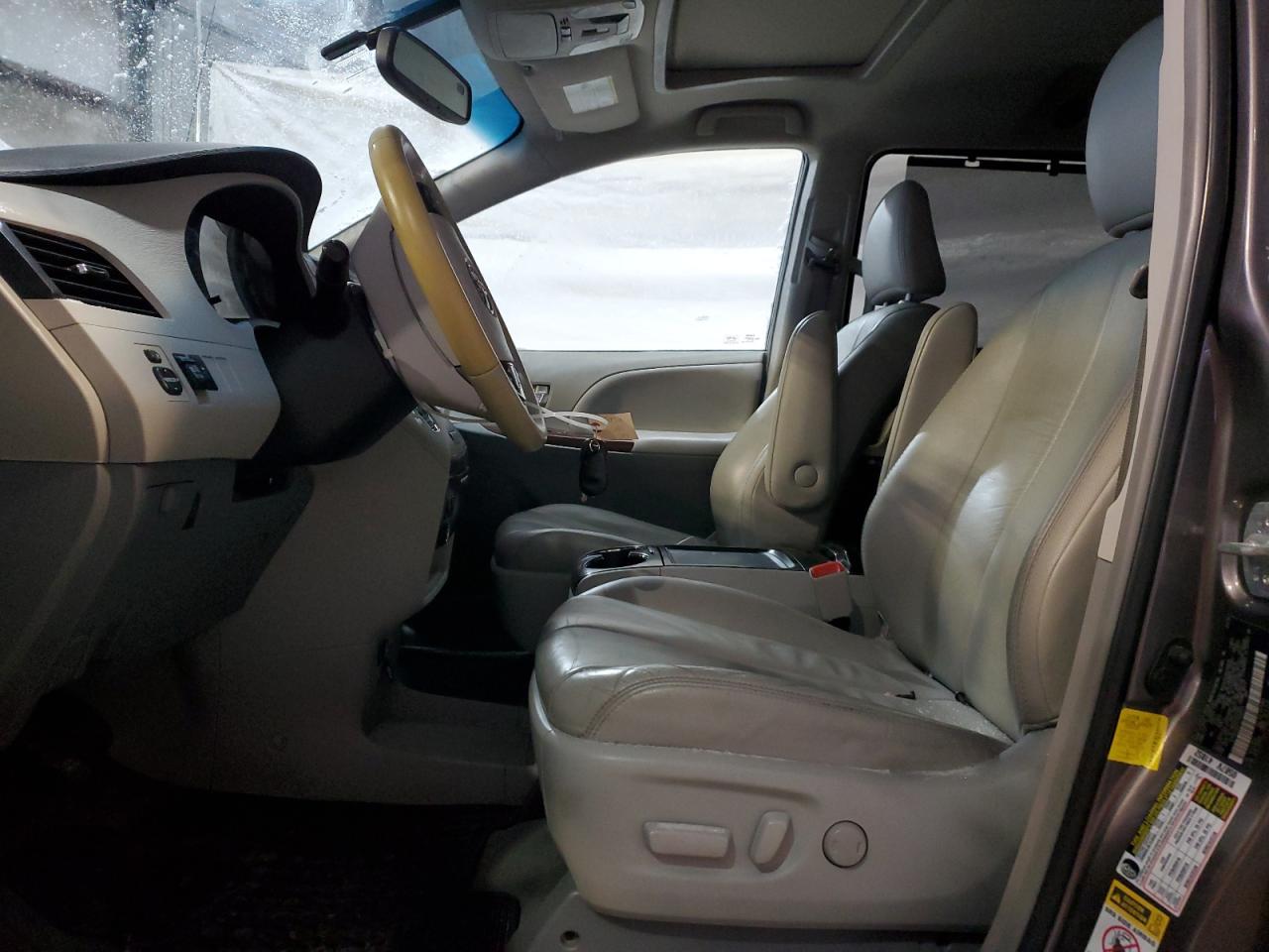 2012 Toyota Sienna VIN 5TDDK3DC7CS038571 Copart auction photo, front end damage thumbnail 7