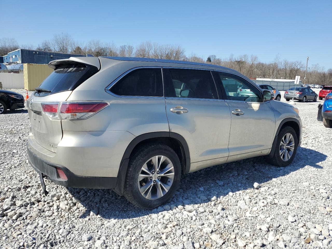 2015 Toyota Highlander VIN 5TDJKRFH9FS199264 Copart auction photo, side damage thumbnail 3