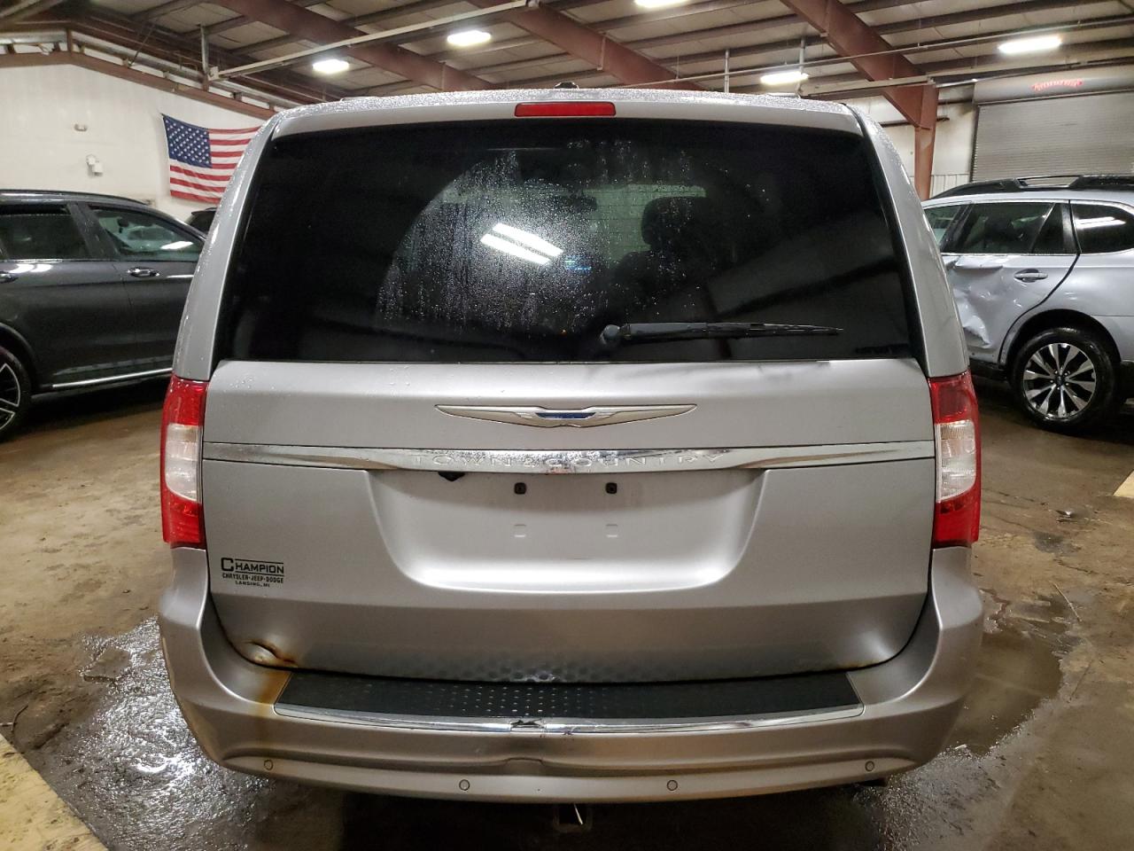 2014 Chrysler Town & Country VIN 2C4RC1CG5ER199878 Copart auction photo, front end / side damage thumbnail 6
