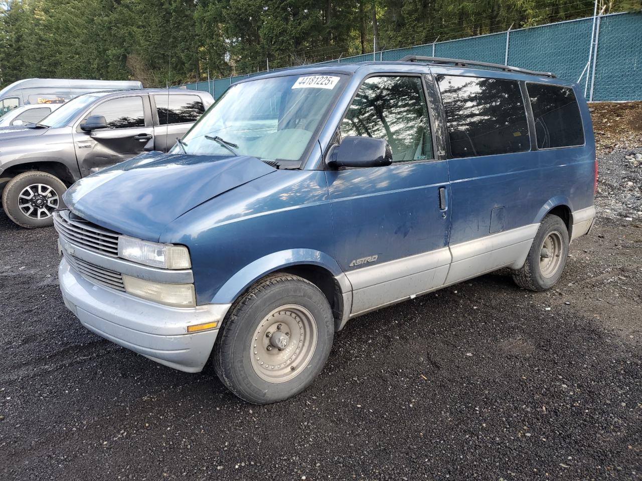 1998 Chevrolet Astro VIN 1GNDM19W8WB212782 - Copart auction photo