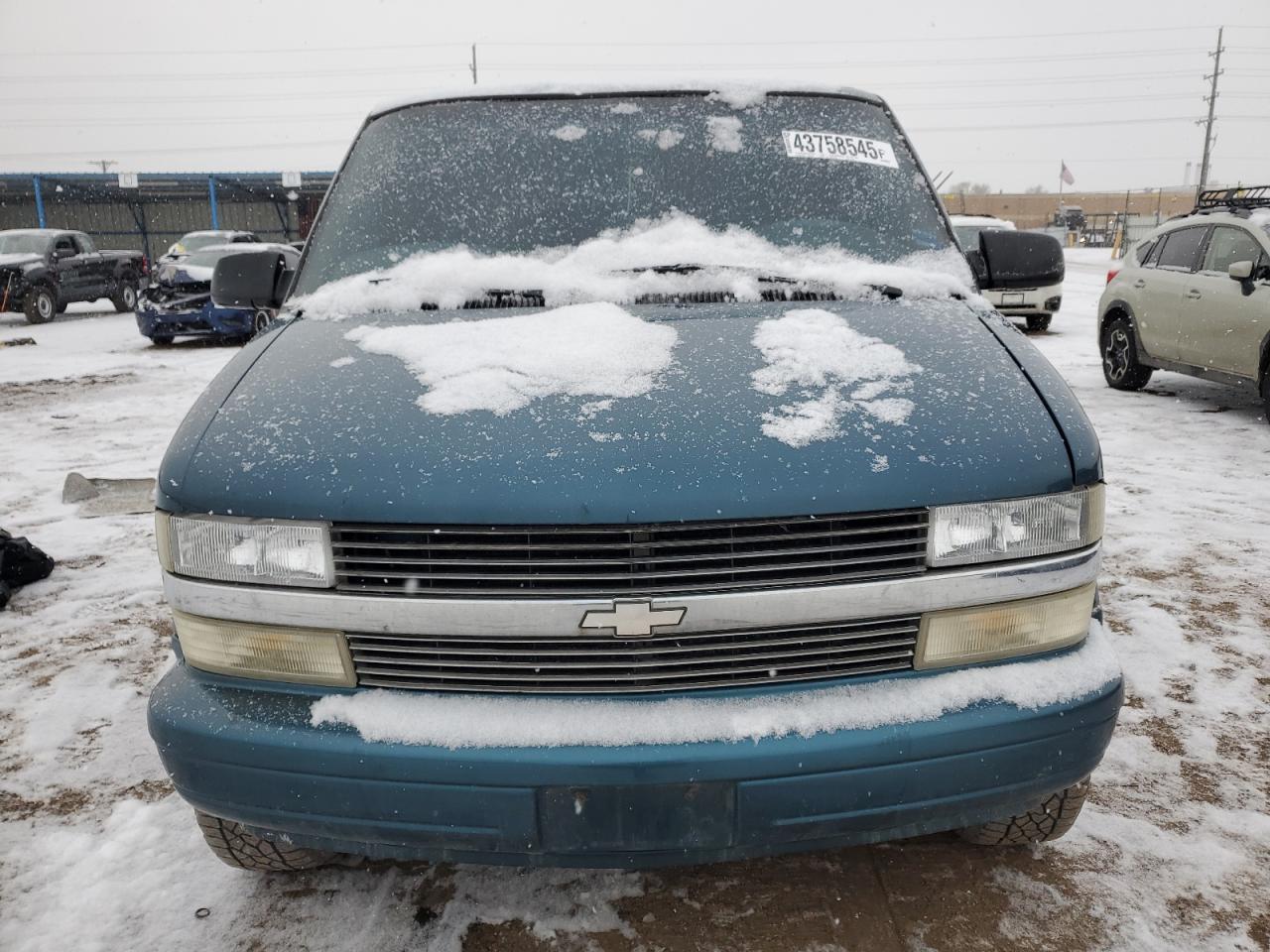 2000 Chevrolet Astro VIN 1GNEL19W3YB108484 Copart auction photo, side / rear end damage thumbnail 5