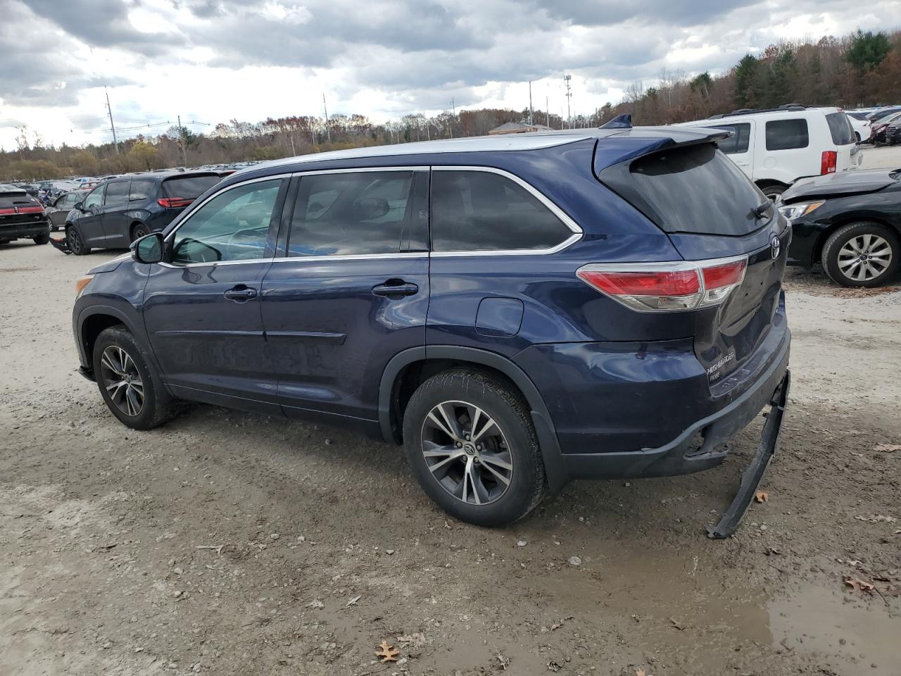 2016 Toyota Highlander VIN 5TDJKRFH1GS276579 Copart auction photo, rear end / front end damage thumbnail 2