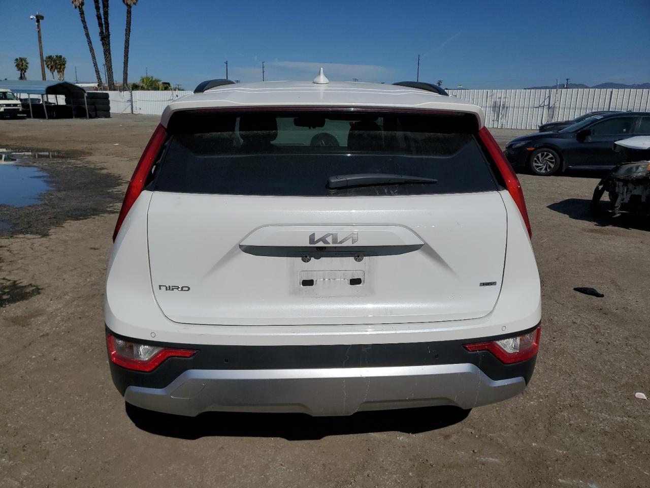 2023 KIA Niro VIN KNDCR3LE8P5063517 Copart auction photo, front end damage thumbnail 6