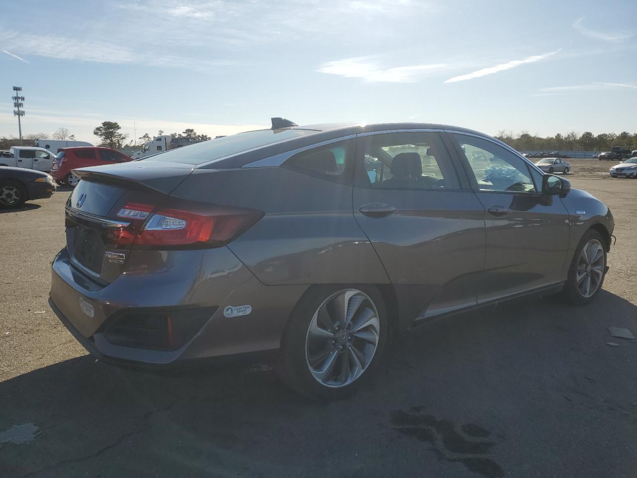 2019 Honda Clarity VIN JHMZC5F36KC000419 Copart auction photo, front end / minor dent/scratches damage thumbnail 3