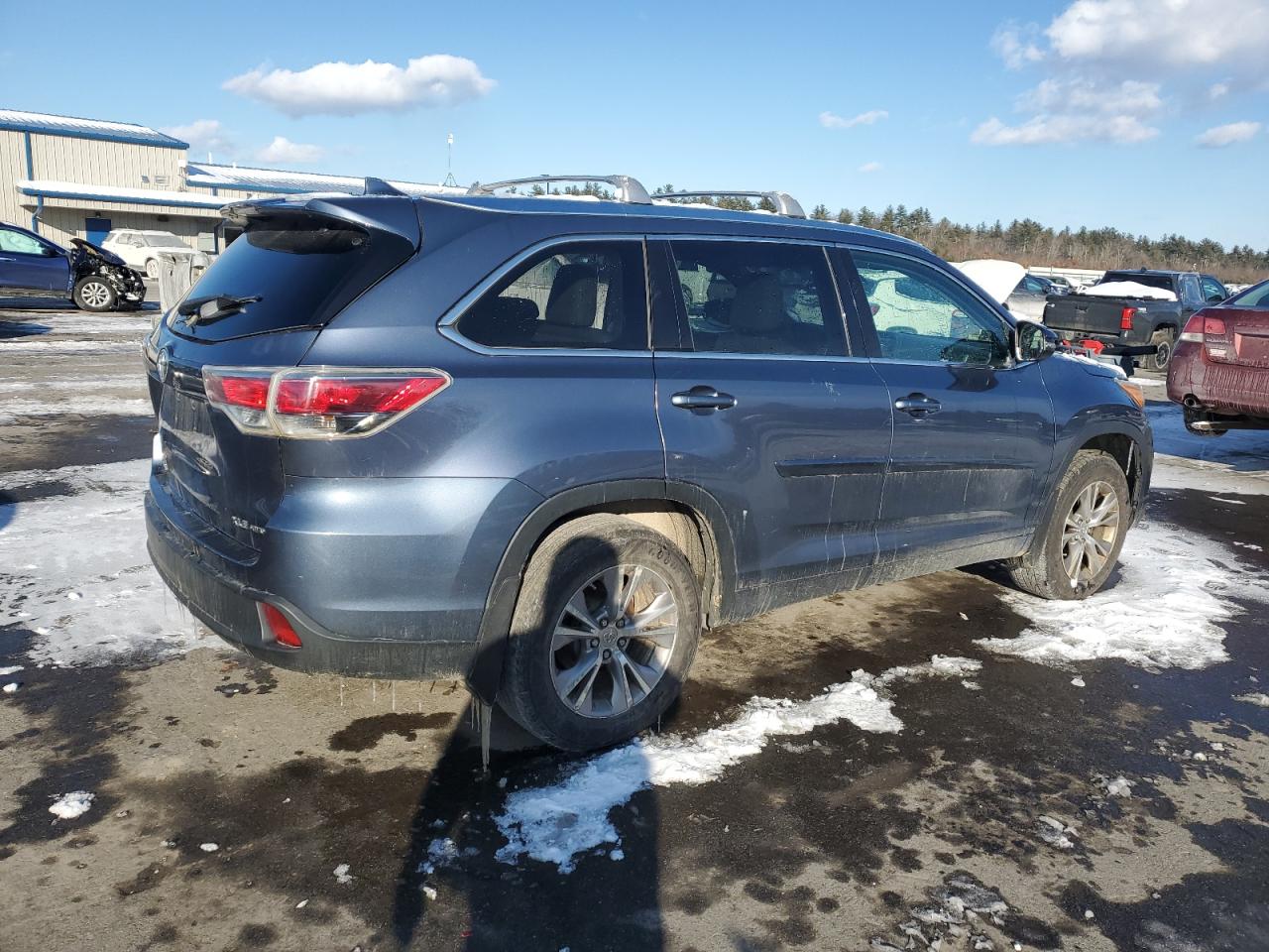 2015 Toyota Highlander VIN 5TDJKRFH9FS155930 Copart auction photo, side damage thumbnail 3