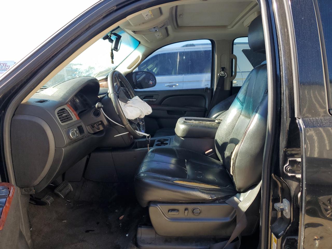 2010 Chevrolet Tahoe VIN 1GNUCBE04AR273721 Copart auction photo, front end / side damage thumbnail 7