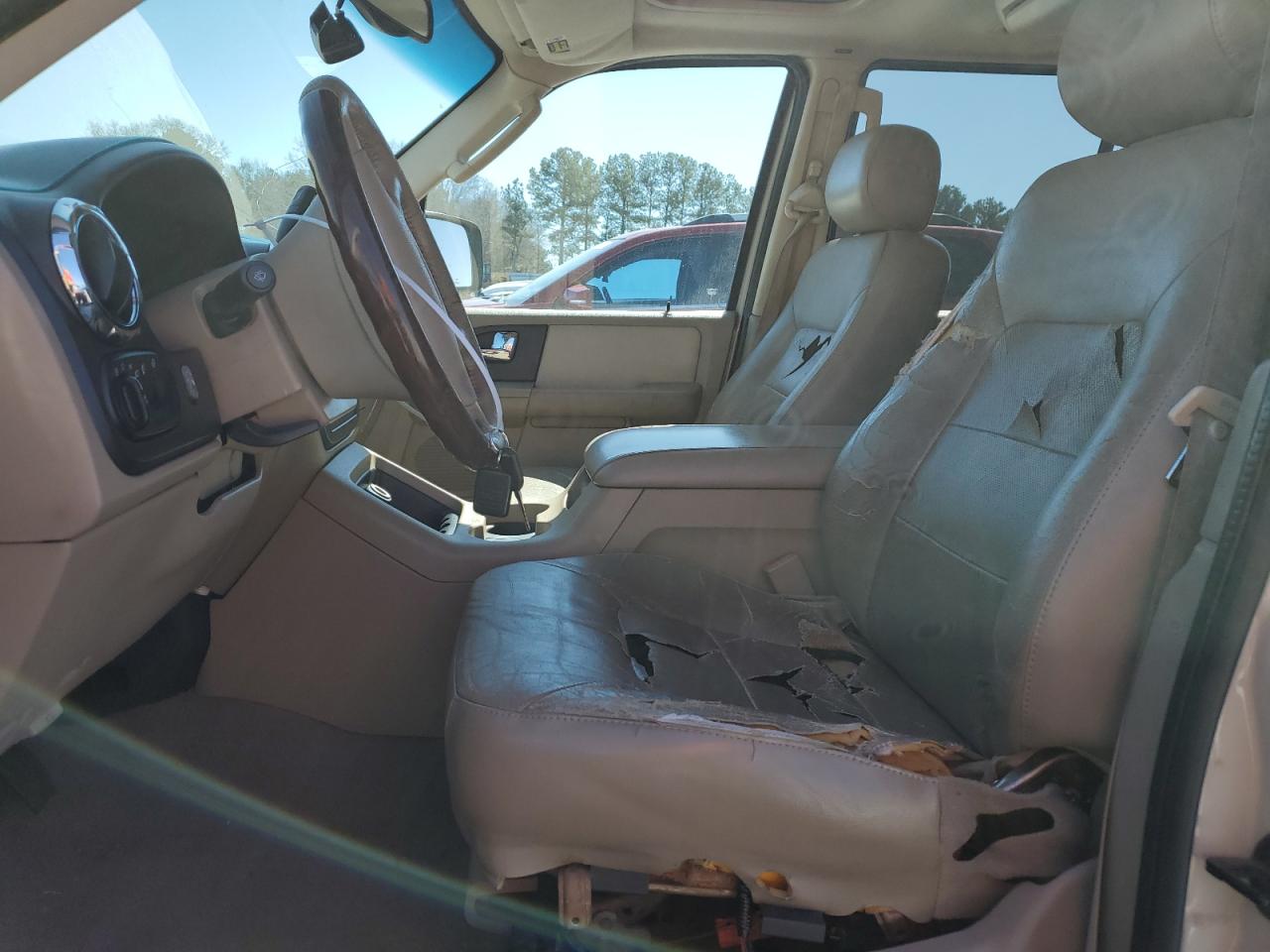 2005 Ford Expedition VIN 1FMFU19525LA48622 Copart auction photo, front end / side damage thumbnail 7