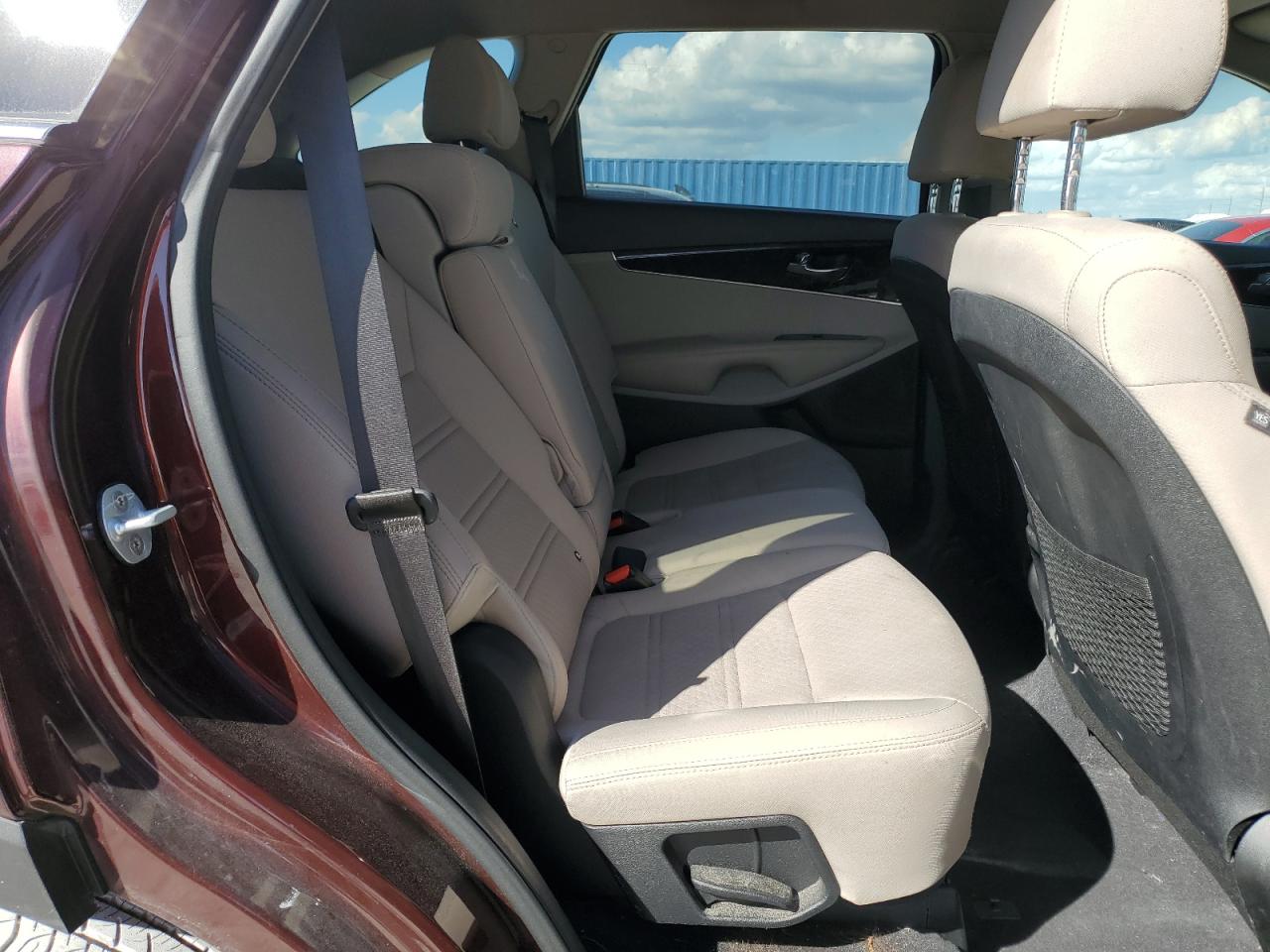 2019 KIA Sorento VIN 5XYPG4A32KG564644 Copart auction photo, front end / minor dent/scratches damage thumbnail 10