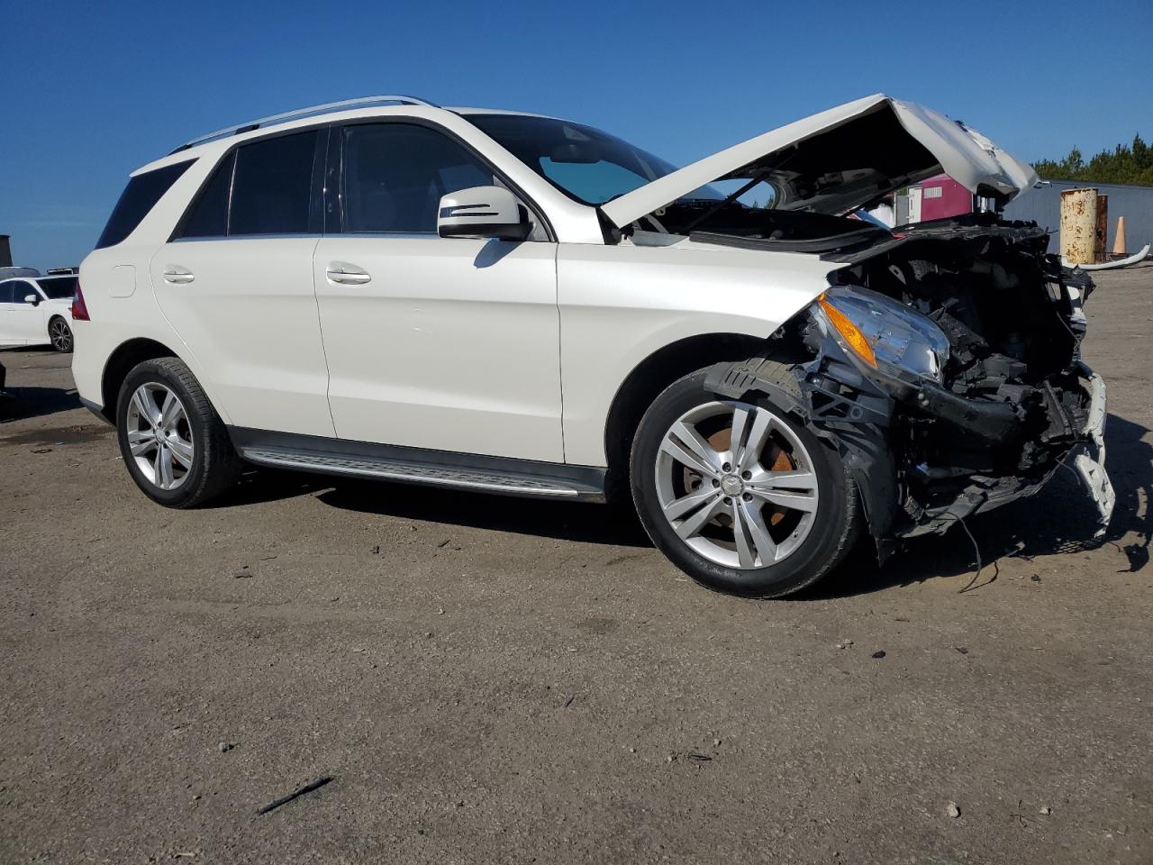 2013 Mercedes-Benz C-klasse VIN 4JGDA5HB4DA217466 Copart auction photo, front end damage thumbnail 4