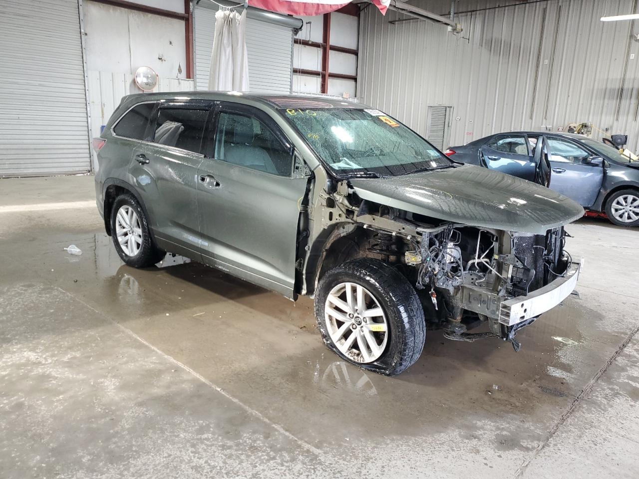 2016 Toyota Highlander VIN 5TDBKRFH3GS267161 Copart auction photo, front end damage thumbnail 4