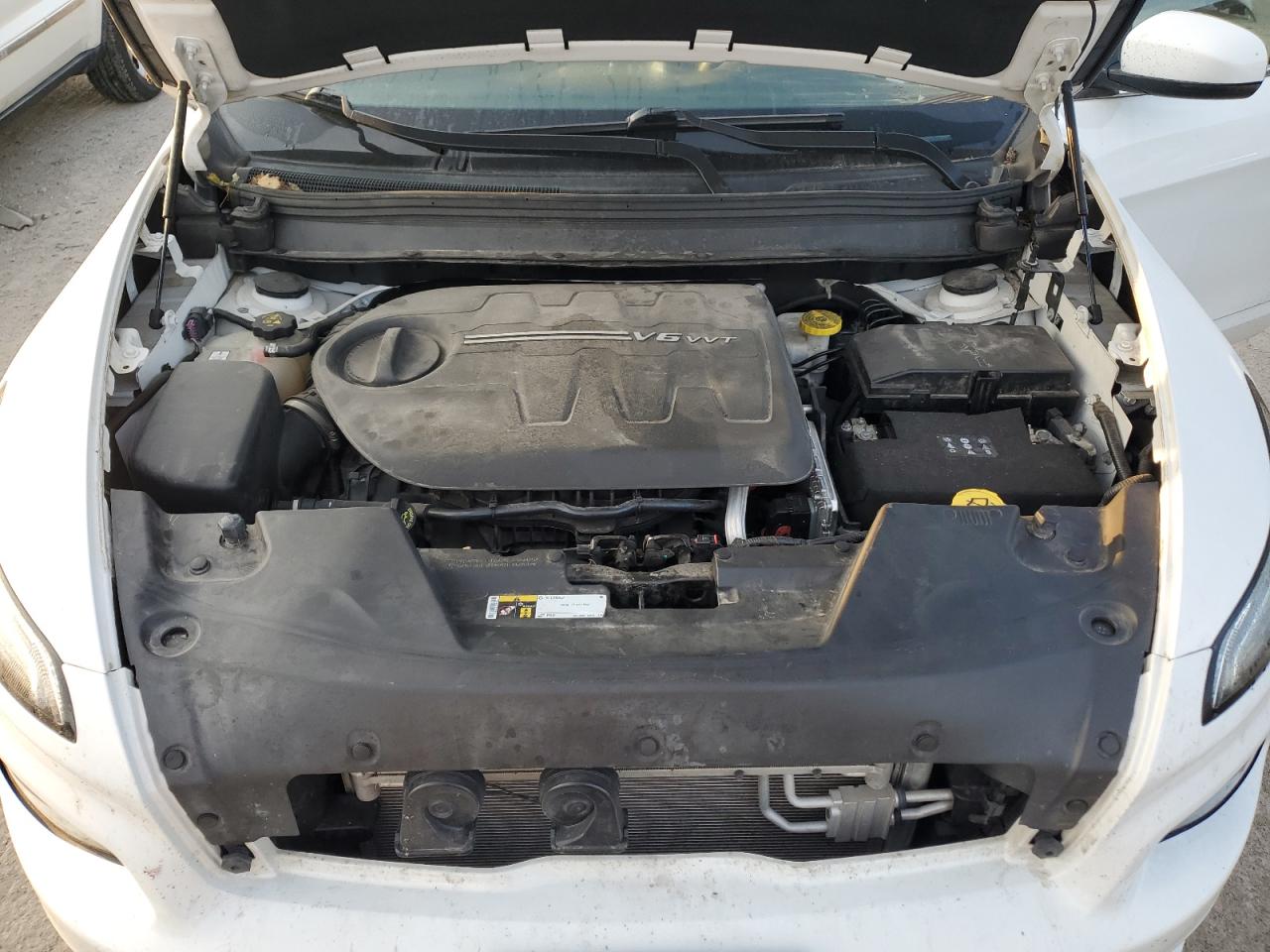 2018 Jeep Cherokee VIN 1C4PJMJX0JD593786 Copart auction photo, mechanical / minor dent/scratches damage thumbnail 13