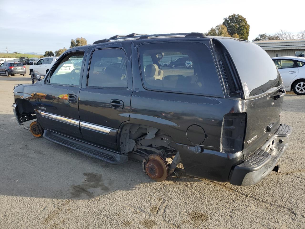 2004 GMC Yukon VIN 1GKEK13T24J206310 Copart auction photo, vandalism damage thumbnail 2