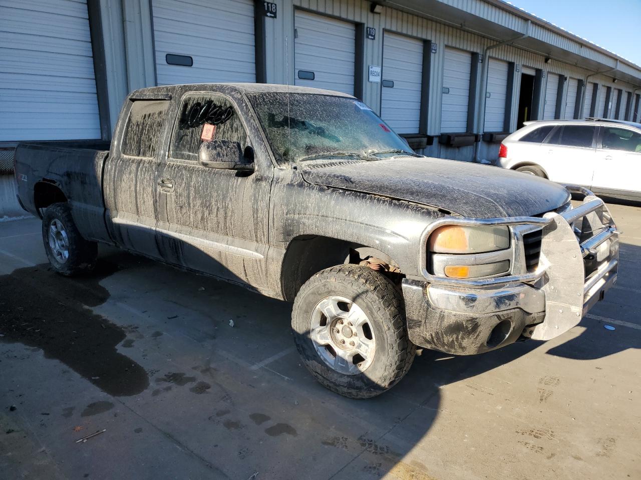 2003 GMC Sierra VIN 2GTEK19T531409462 Copart auction photo, burn damage thumbnail 4