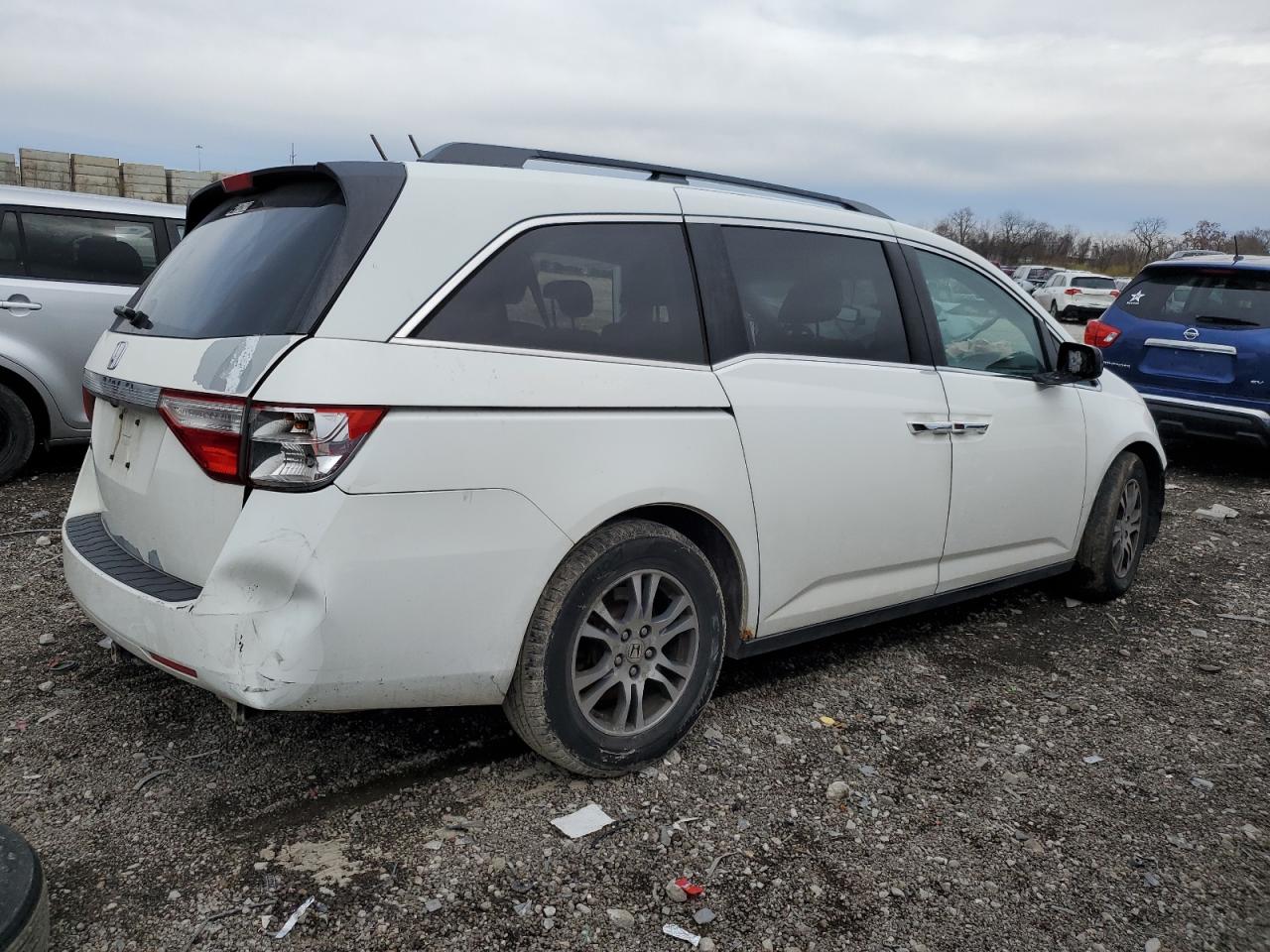 2011 Honda Odyssey VIN 5FNRL5H62BB055932 Copart auction photo, all over damage thumbnail 3