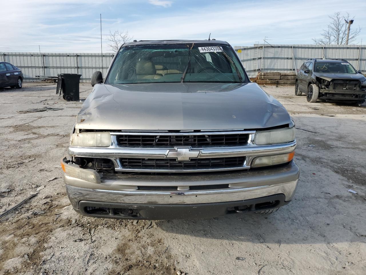 2002 Chevrolet Suburban VIN 3GNFK16Z42G220151 Copart auction photo, all over damage thumbnail 5
