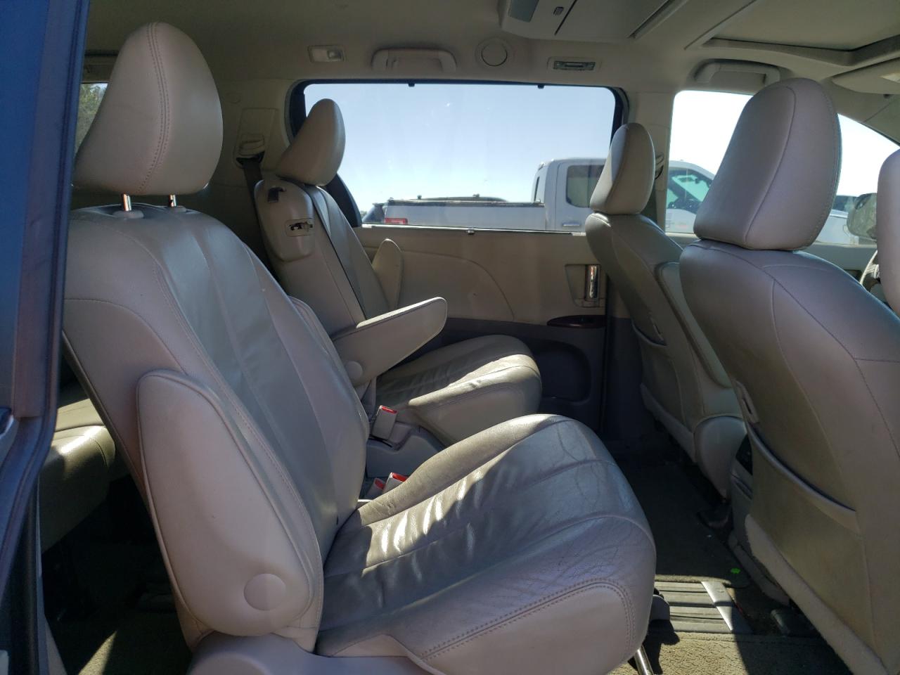 2012 Toyota Sienna VIN 5TDYK3DC7CS251506 Copart auction photo, all over / undercarriage damage thumbnail 11