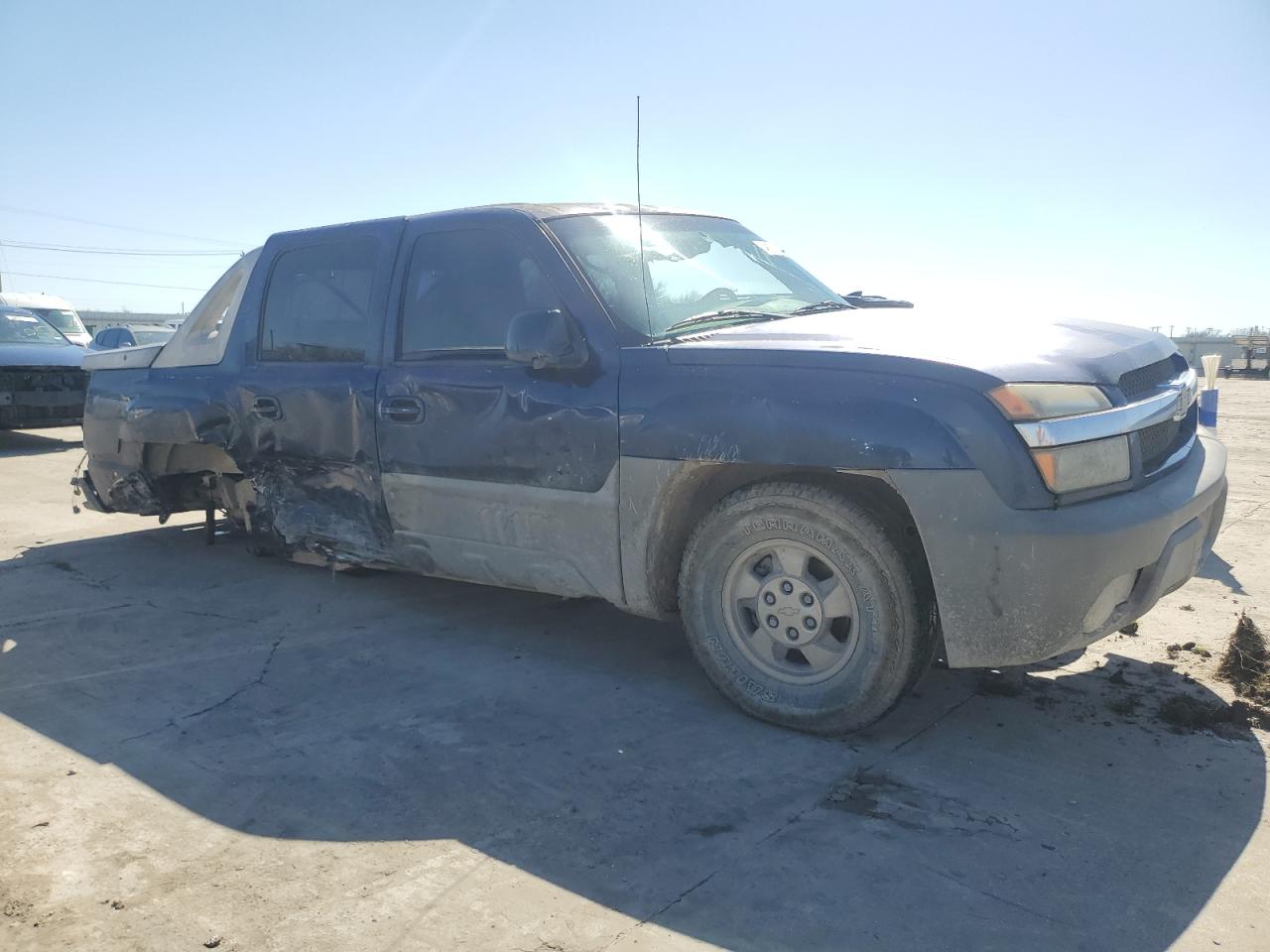2002 Chevrolet Avalanche VIN 3GNEC13T12G203834 Copart auction photo, side damage thumbnail 4