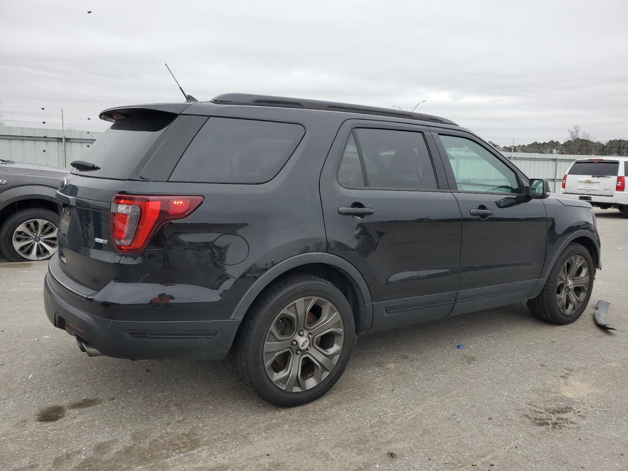 2018 Ford Explorer VIN 1FM5K8GT7JGB27525 Copart auction photo, front end / undercarriage damage thumbnail 3