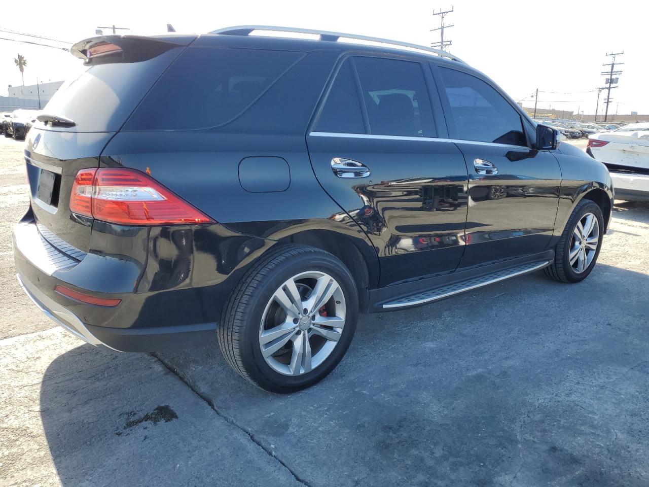 2013 Mercedes-Benz M-klasse VIN 4JGDA5JB1DA160718 Copart auction photo, undercarriage / front end damage thumbnail 3