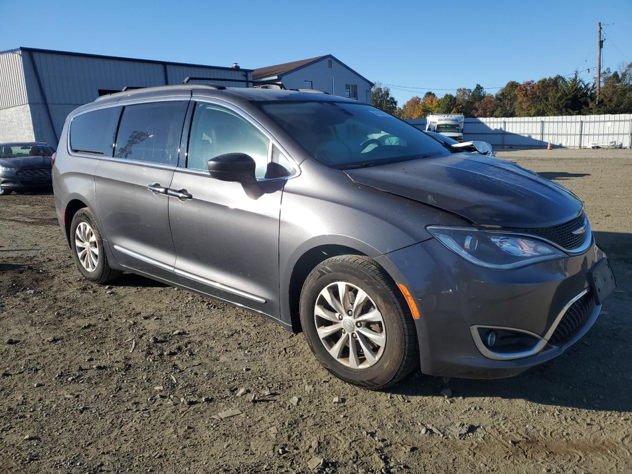2017 Chrysler Pacifica VIN 2C4RC1BG3HR543021 Copart auction photo, front end damage thumbnail 4