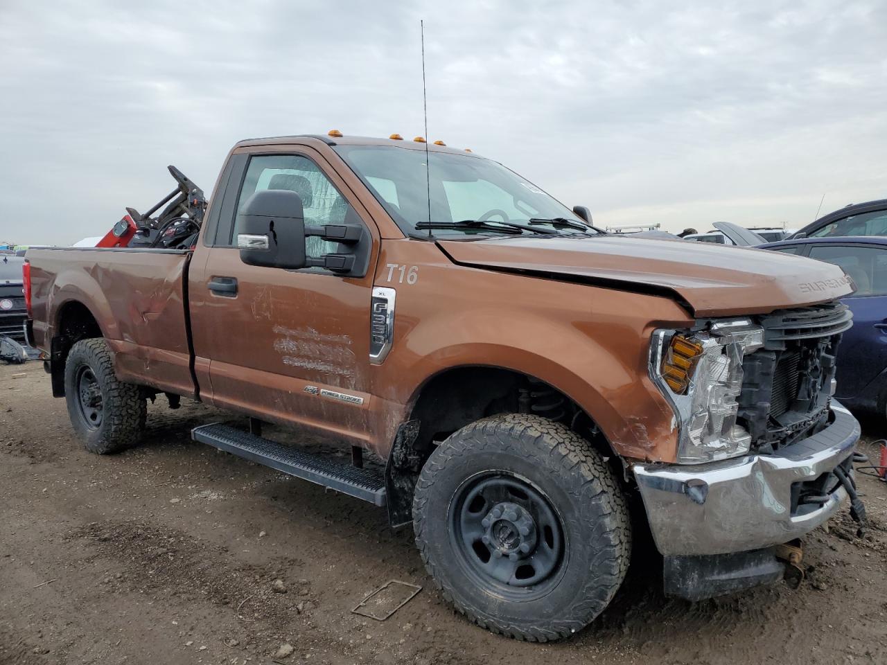 2019 Ford F350 VIN 1FTRF3BT3KEF10704 Copart auction photo, side / front end damage thumbnail 4