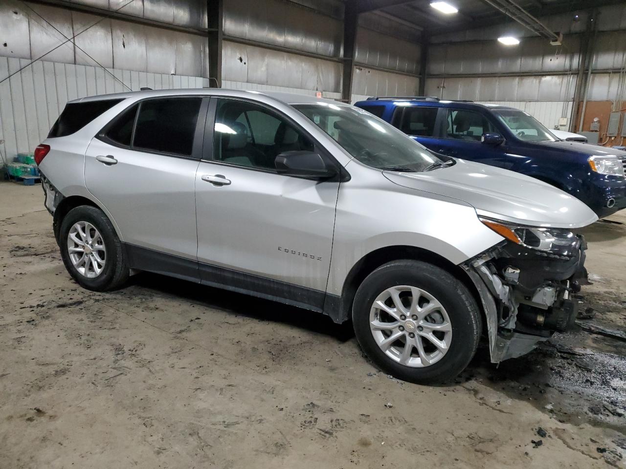 2020 Chevrolet Equinox VIN 3GNAXSEV8LS650182 Copart auction photo, front end / rear end damage thumbnail 4