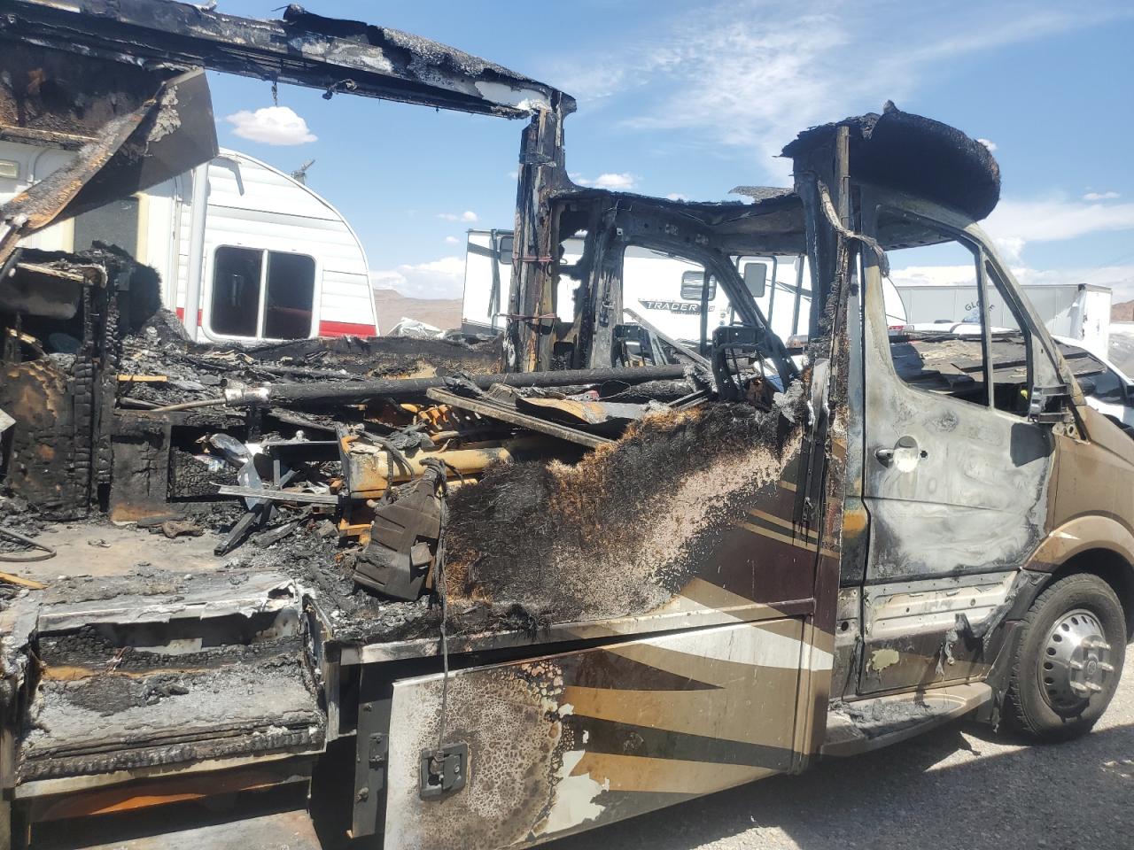 2015 Mercedes-Benz Sprinter VIN WDAPF4CC3F9605518 Copart auction photo, burn / burn - interior damage thumbnail 5