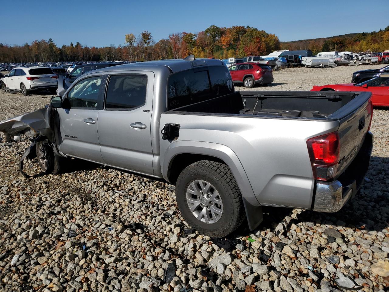 2018 Toyota Tacoma VIN 3TMCZ5AN1JM137313 Copart auction photo, front end damage thumbnail 2