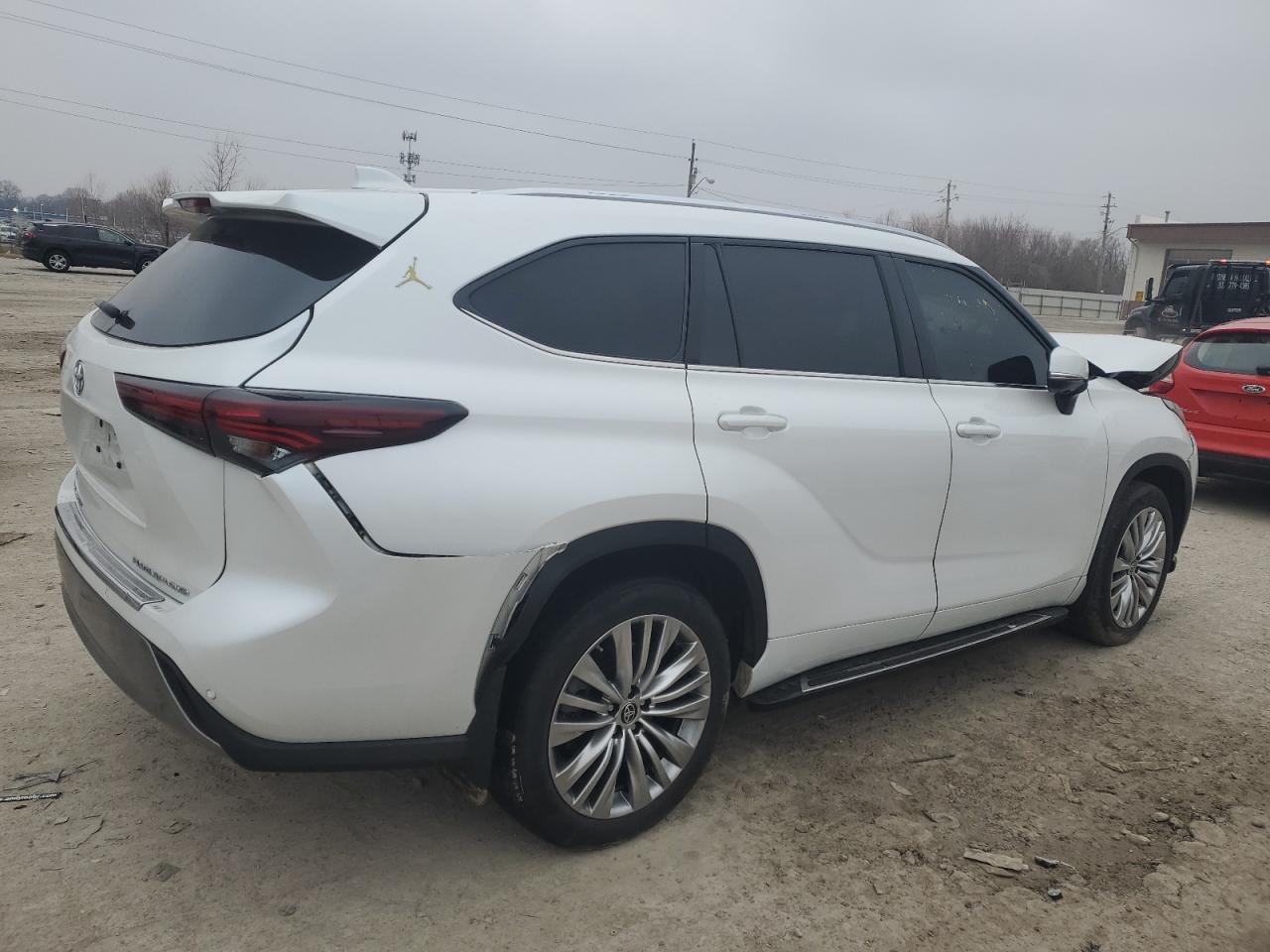 2024 Toyota Highlander VIN 5TDKDRBH7RS561570 Copart auction photo, front end / mechanical damage thumbnail 3