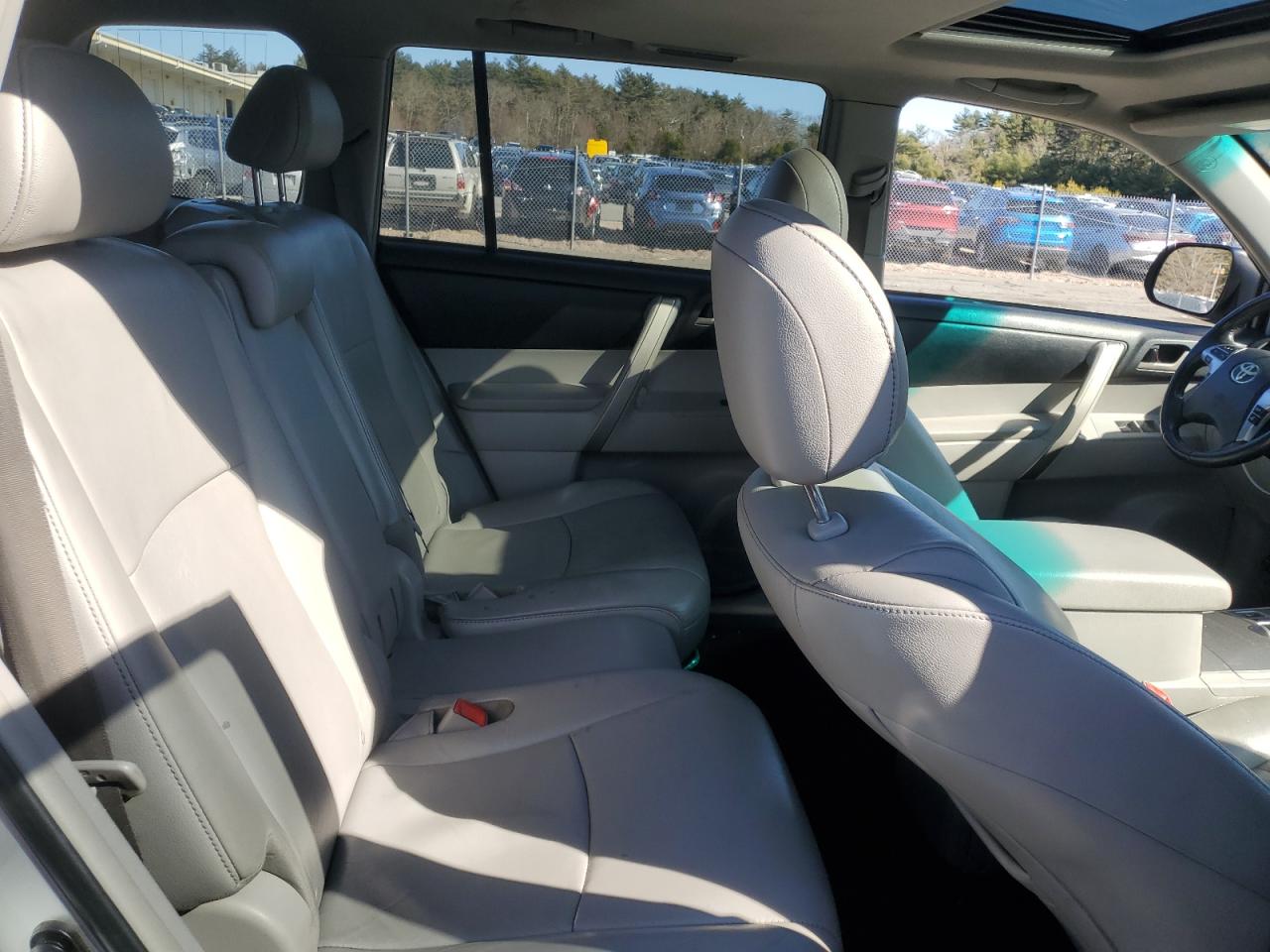 2011 Toyota Highlander VIN 5TDBK3EH9BS053329 Copart auction photo, side / minor dent/scratches damage thumbnail 11