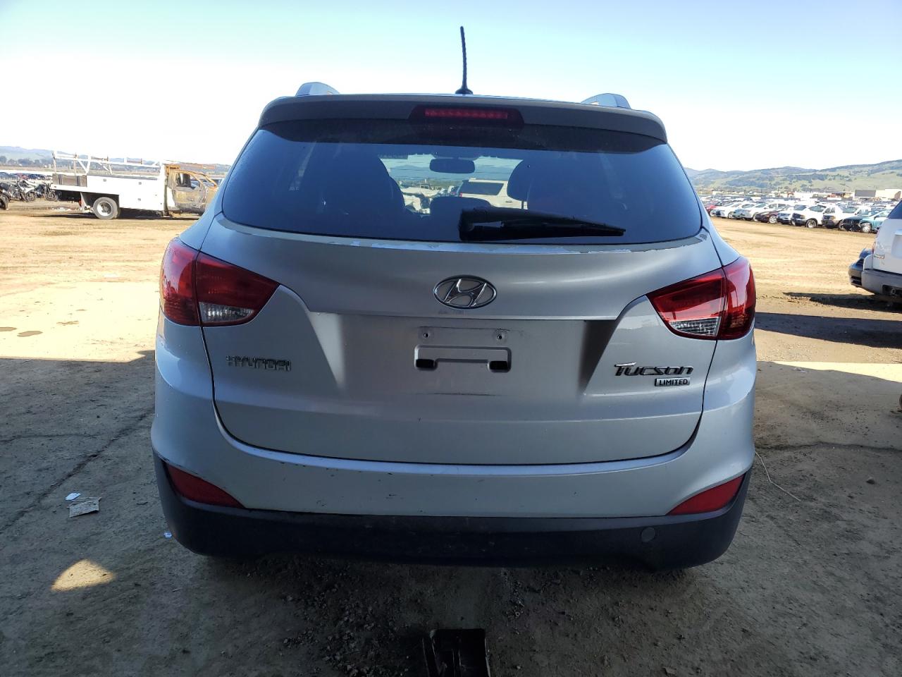 2012 Hyundai Tucson VIN KM8JU3AC8CU527831 Copart auction photo, vandalism damage thumbnail 6