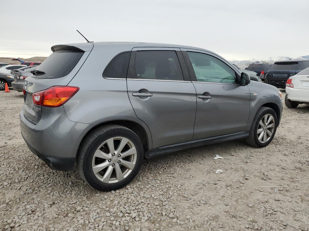 2015 Mitsubishi Outlander VIN 4A4AR4AU1FE036352 Copart auction photo, side / rear end damage thumbnail 3