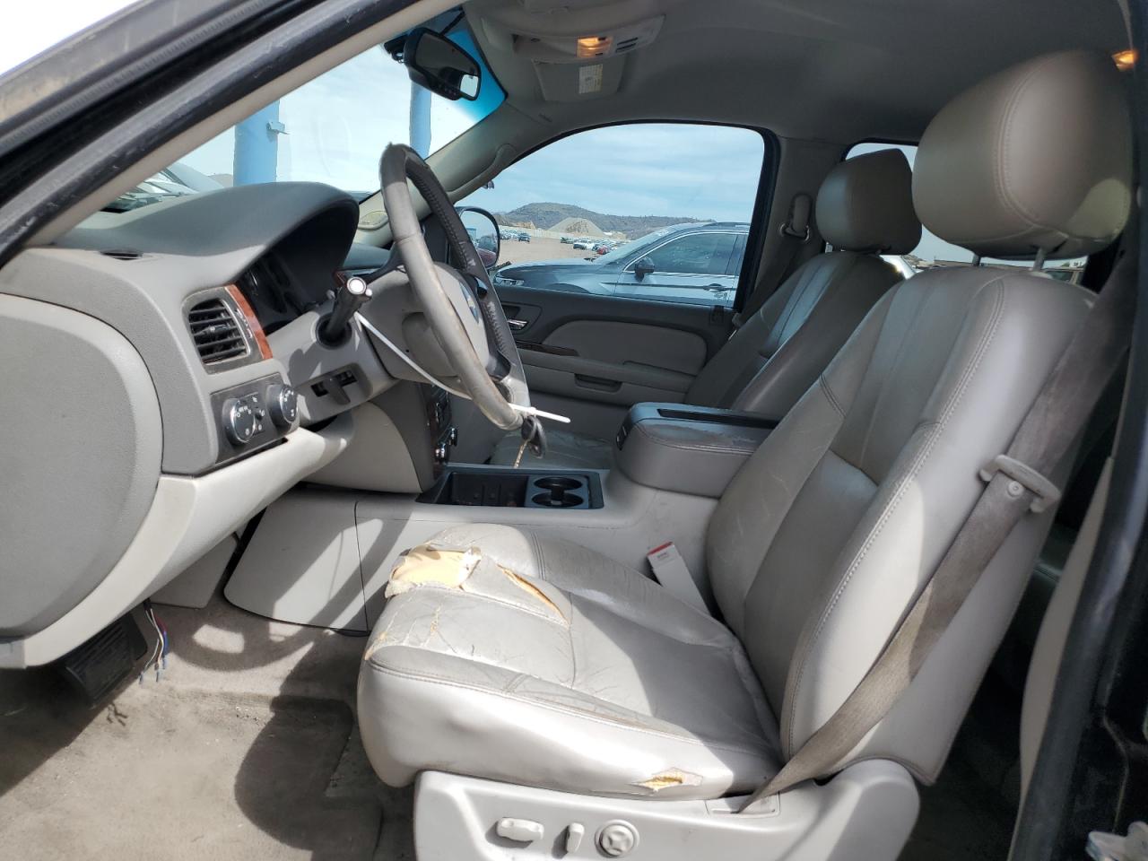2007 Chevrolet Suburban VIN 3GNFK16307G193730 Copart auction photo, minor dent/scratches damage thumbnail 7