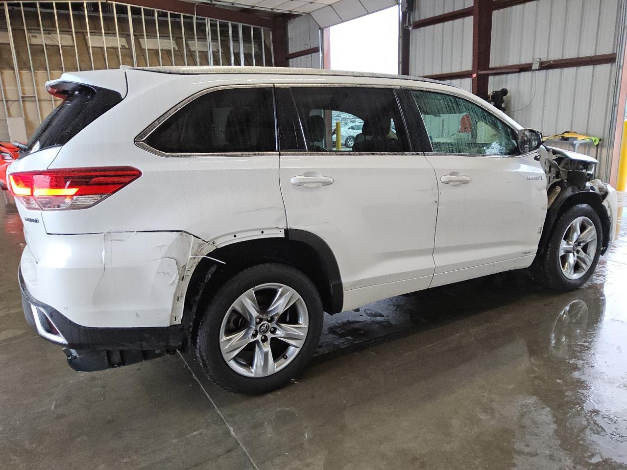 2018 Toyota Highlander VIN 5TDDGRFH2JS044014 Copart auction photo, front end / rear end damage thumbnail 3