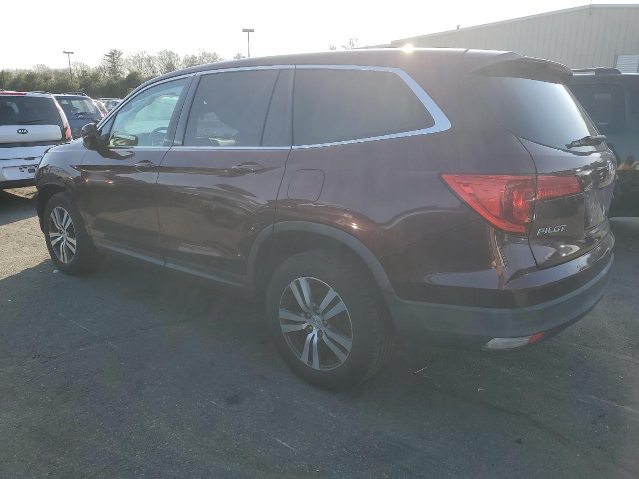 2016 Honda Pilot VIN 5FNYF6H58GB032940 Copart auction photo, front end / minor dent/scratches damage thumbnail 2