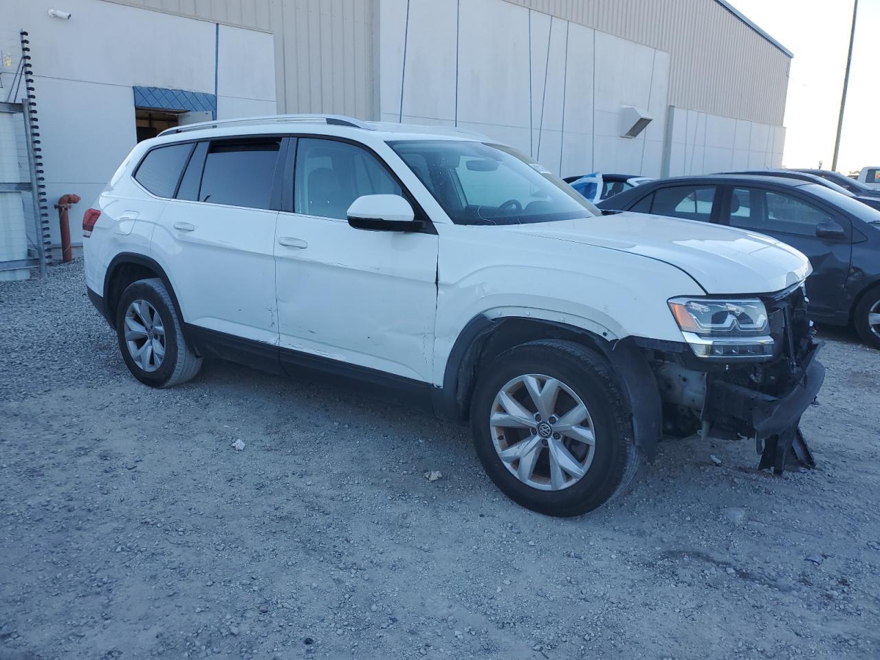 2018 Volkswagen Atlas VIN 1V2LR2CA4JC561951 Copart auction photo, front end damage thumbnail 4