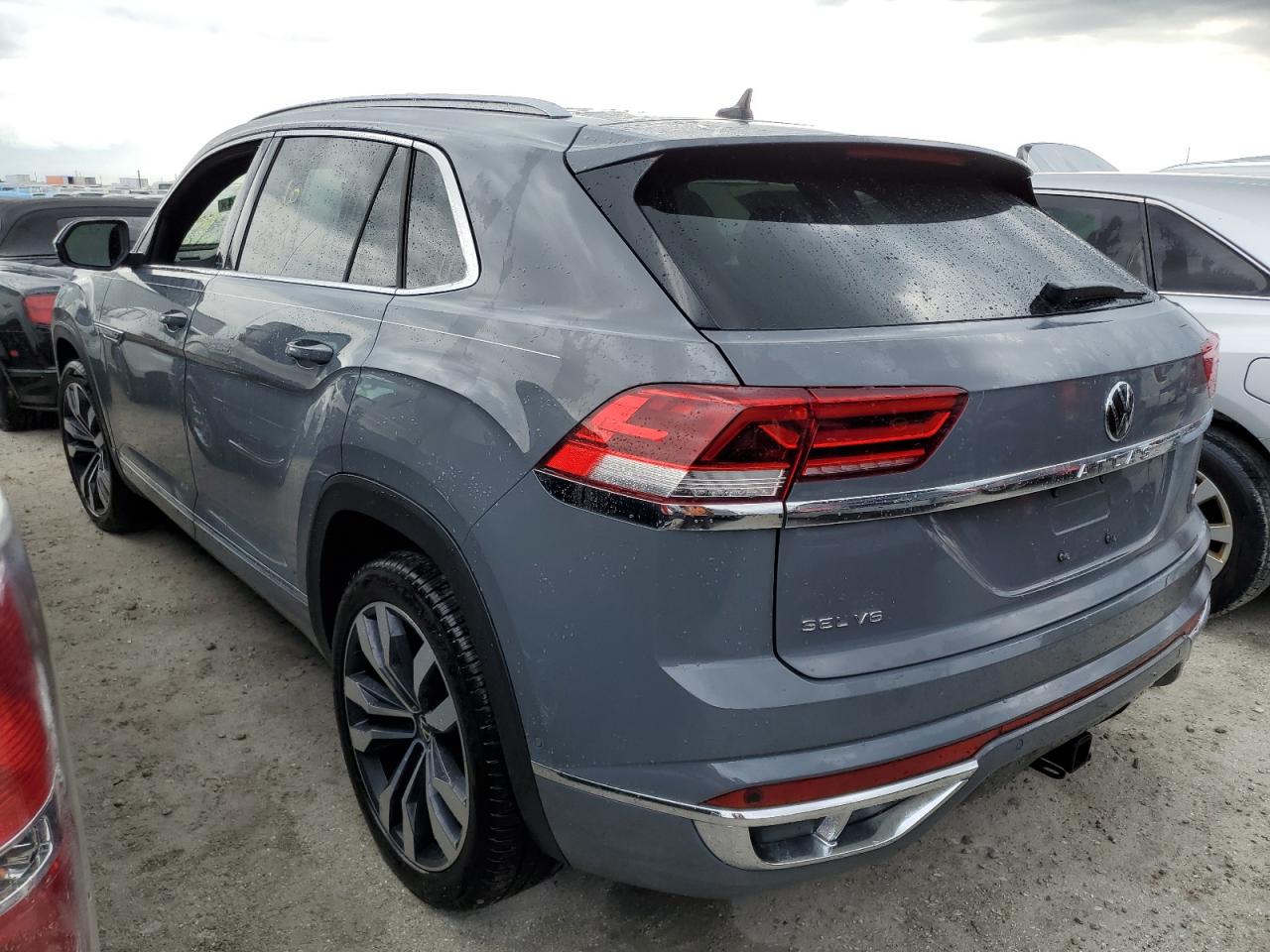 2021 Volkswagen Atlas VIN 1V2FE2CA4MC213726 Copart auction photo, water/flood damage thumbnail 2