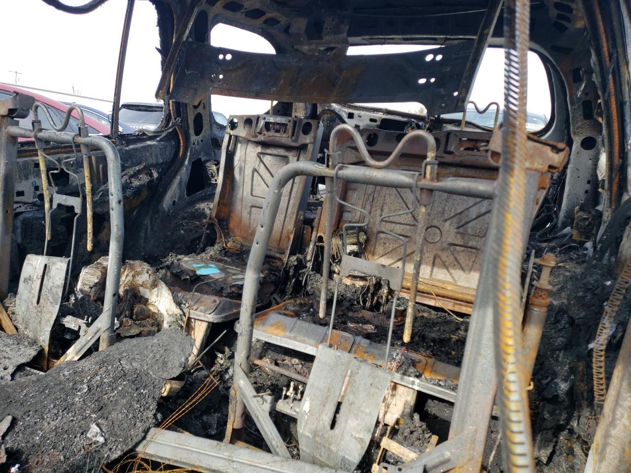 2003 GMC Envoy VIN 1GKDT13S332272907 Copart auction photo, burn damage thumbnail 10
