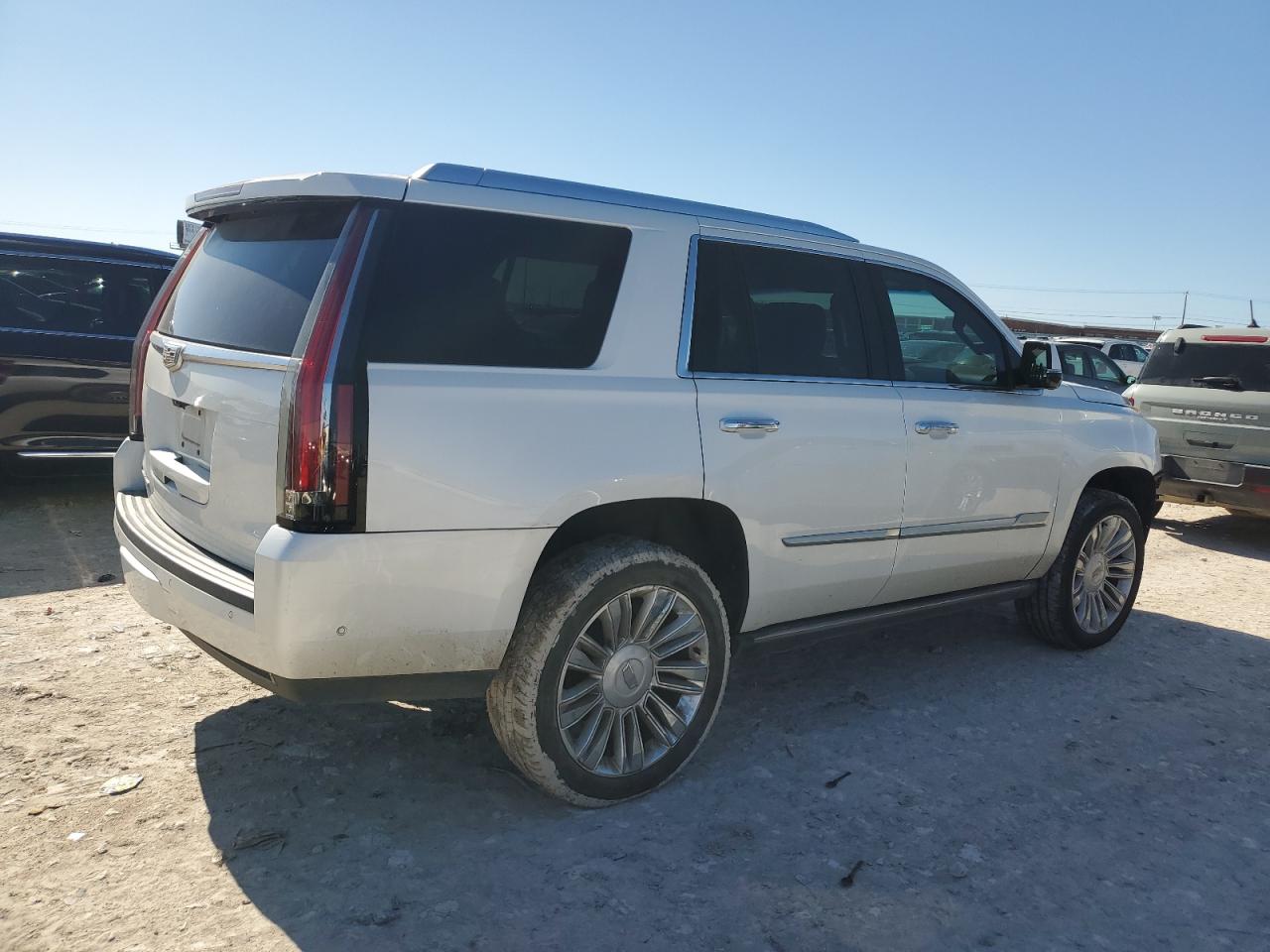 2017 Cadillac Escalade VIN 1GYS3DKJ4HR327774 Copart auction photo, frame damage / front end damage thumbnail 3