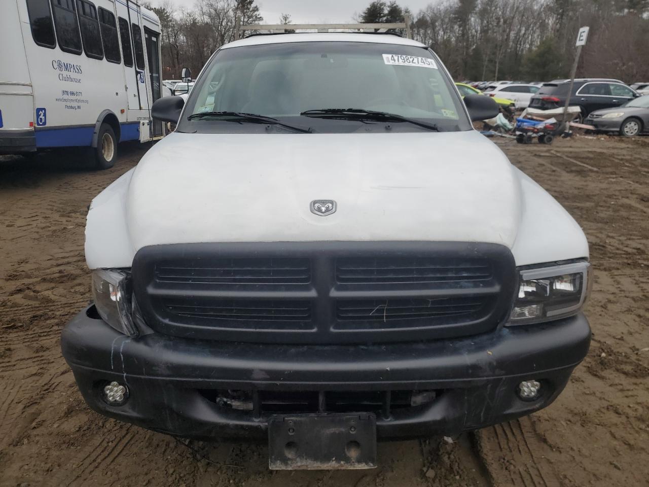 2004 Dodge Dakota VIN 1D7GL12K94S745243 Copart auction photo, front end / minor dent/scratches damage thumbnail 5