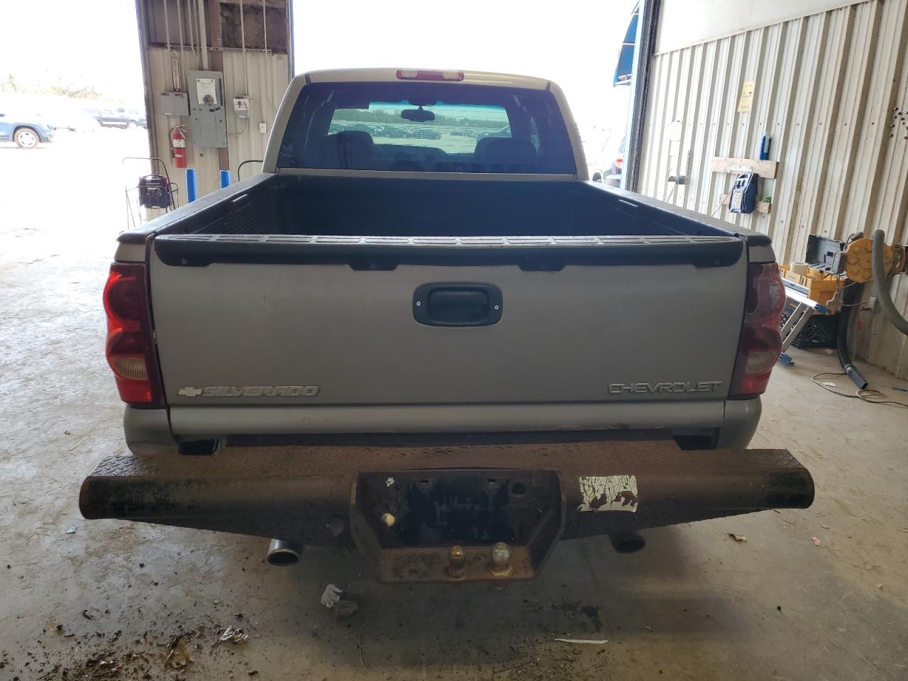 2003 Chevrolet Silverado VIN 1GCEK19V63E318264 Copart auction photo, mechanical / side damage thumbnail 6