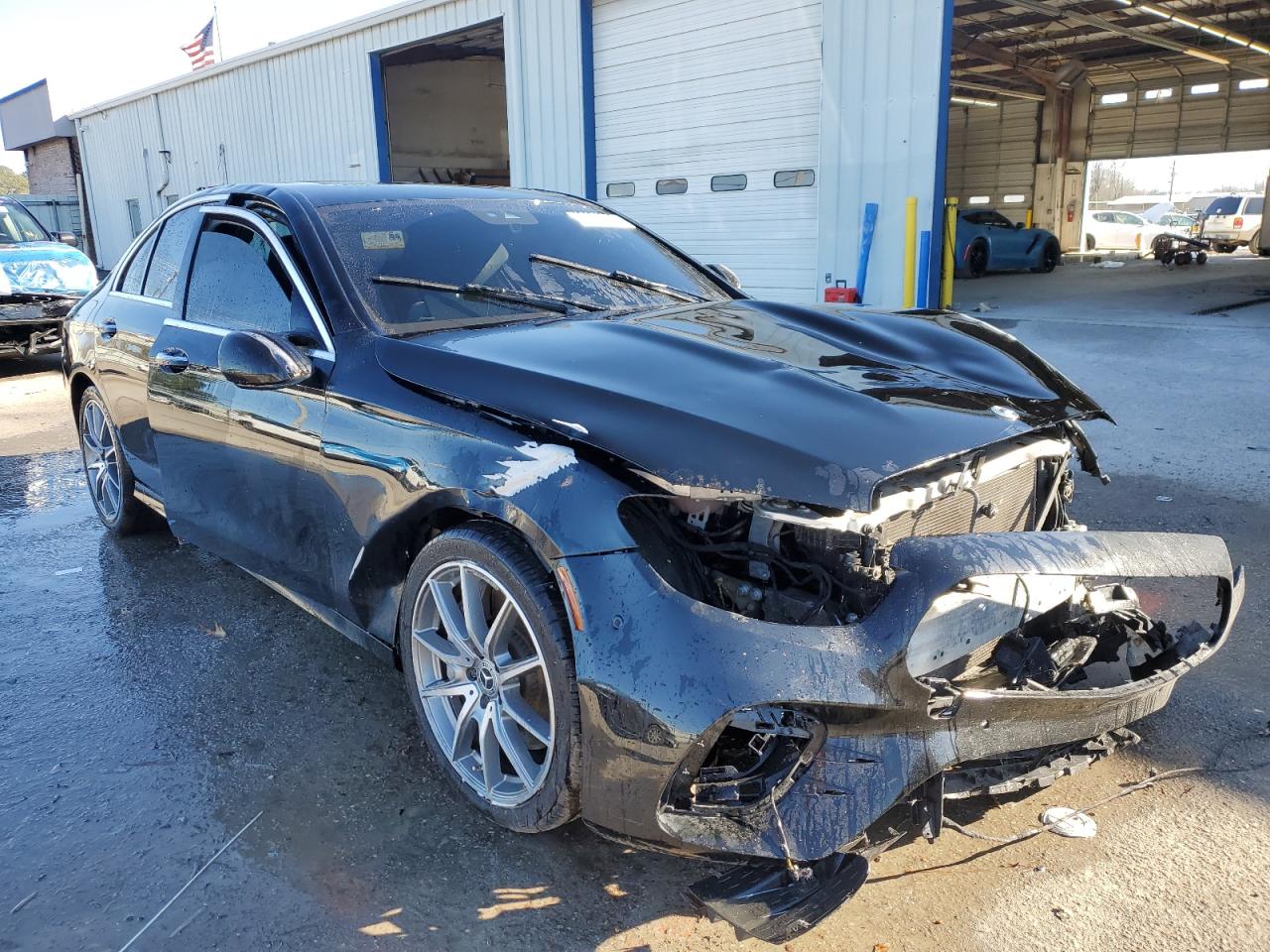 2022 Mercedes-Benz E-klasse VIN W1KZF8DB2NB089264 Copart auction photo, front end / side damage thumbnail 4