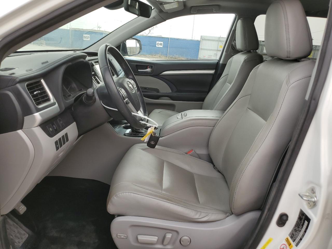 2017 Toyota Highlander VIN 5TDKZRFH1HS216464 Copart auction photo, front end / minor dent/scratches damage thumbnail 7