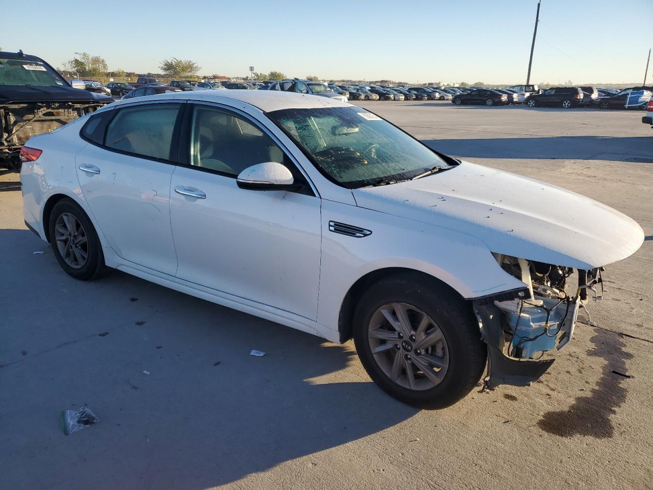 2020 KIA Optima VIN 5XXGT4L35LG430502 Copart auction photo, front end / minor dent/scratches damage thumbnail 4