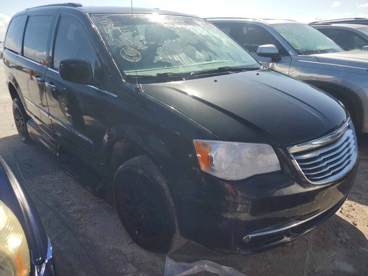 2016 Chrysler Town & Country VIN 2C4RC1BG7GR261446 Copart auction photo, water/flood / minor dent/scratches damage thumbnail 4