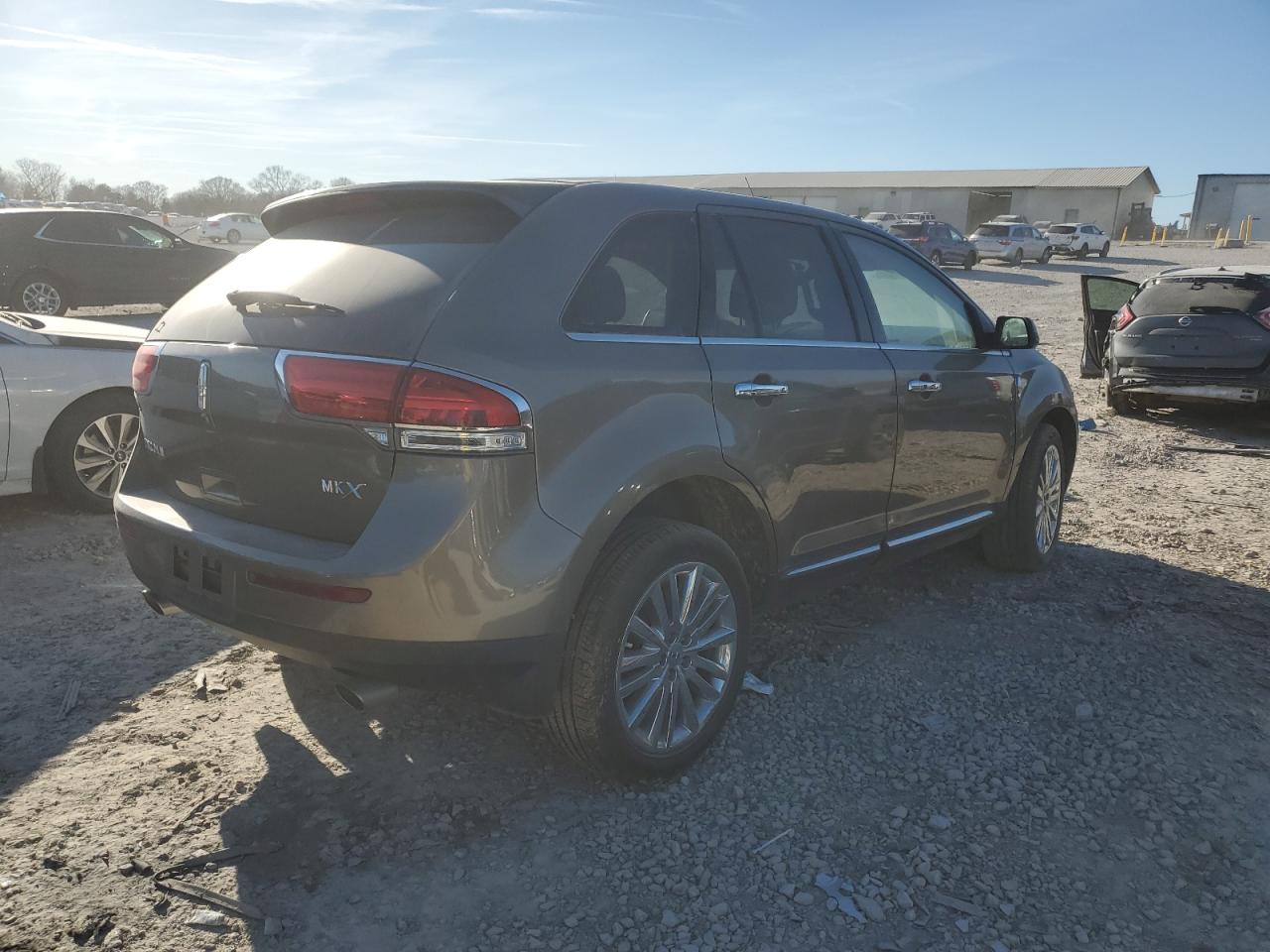 2012 Lincoln MKX VIN 2LMDJ6JK6CBL18256 Copart auction photo, minor dent/scratches / undercarriage damage thumbnail 3